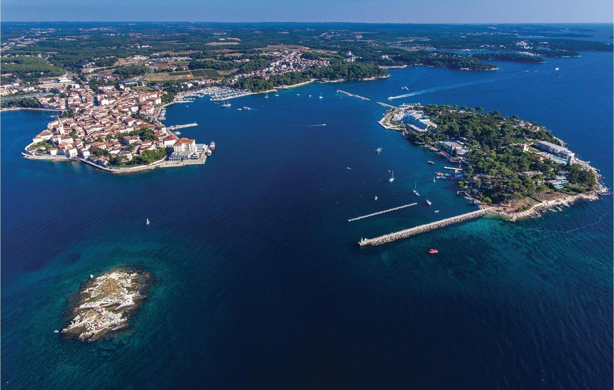 Awesome Home In Porec With House Sea View Ngoại thất bức ảnh