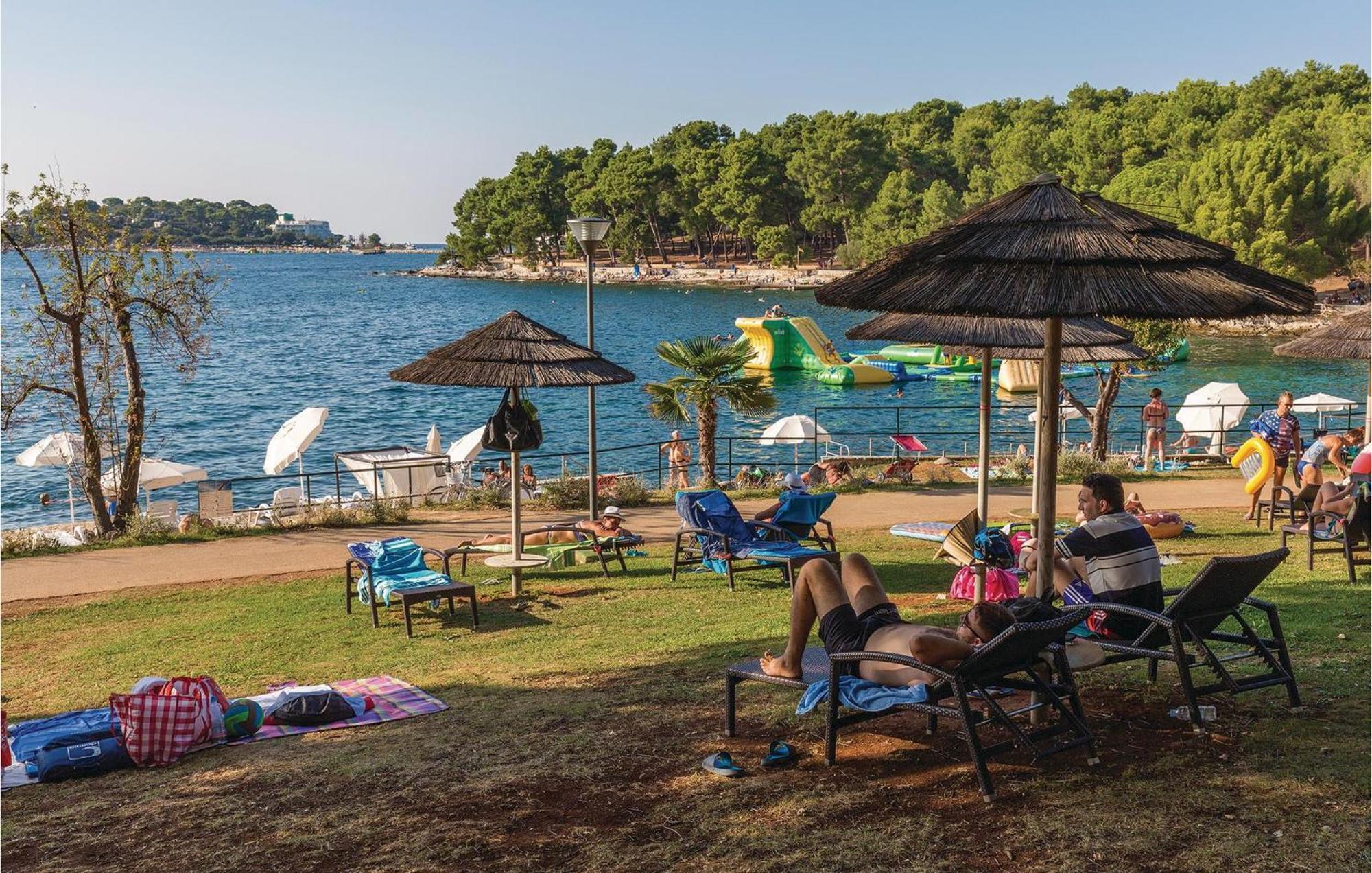 Awesome Home In Porec With House Sea View Ngoại thất bức ảnh